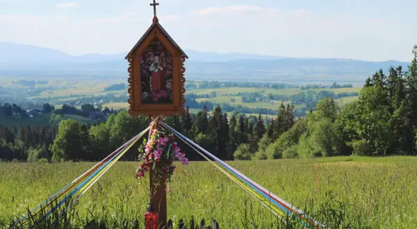 Ile trwa majówka w kościele? Zaskakujące różnice regionalne!