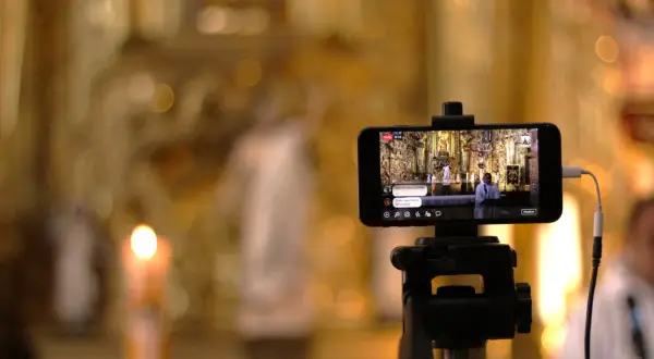 Czy msza online to grzech? Co mówi Kościół o uczestnictwie w liturgii
