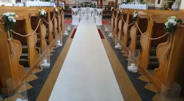 Jak udekorować kościół na ślub, aby zaoszczędzić i zachwycić gości